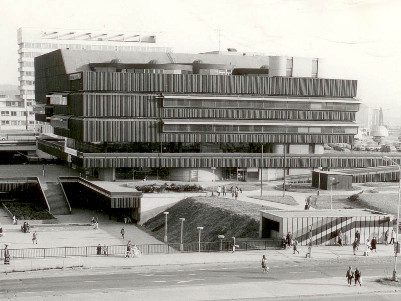 Věra Machoninová zpracovala v roce 1969 i koncepci architektonického řešení Budějovického náměstí s požadavkem na umístění metra.