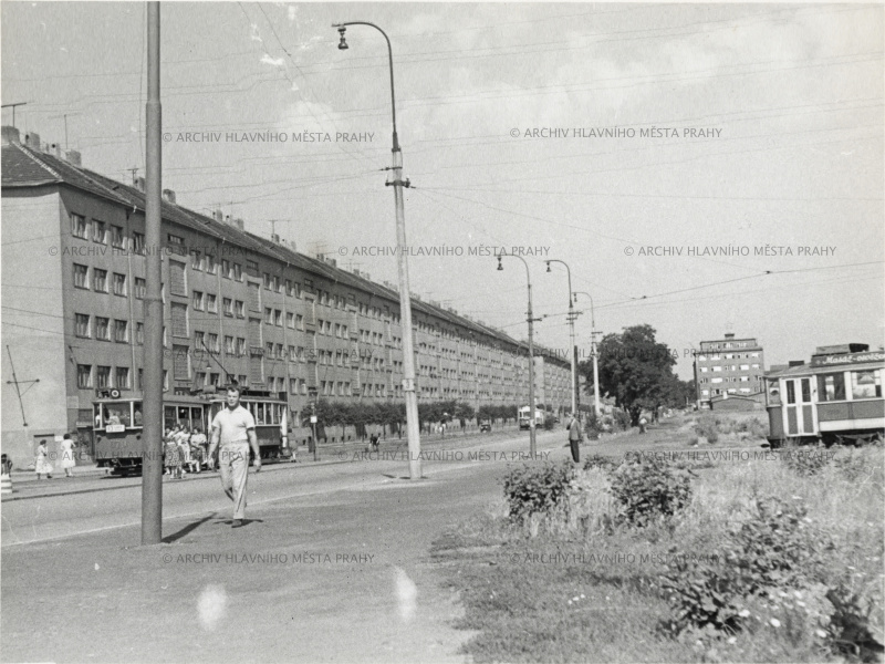 Budějovická silnice později Budějovická ulice byla připojena k Praze v roce 1922. Pohled do ulice Budějovická od křižovatky s Vyskočilovou – rok 1958.