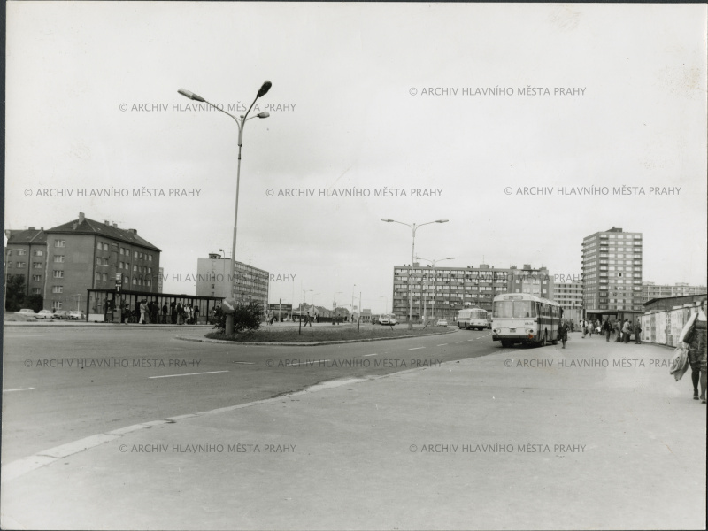 Pohled na křižovatku ulic Budějovická, Olbrachtova a Vyskočilova. Rok 1978.