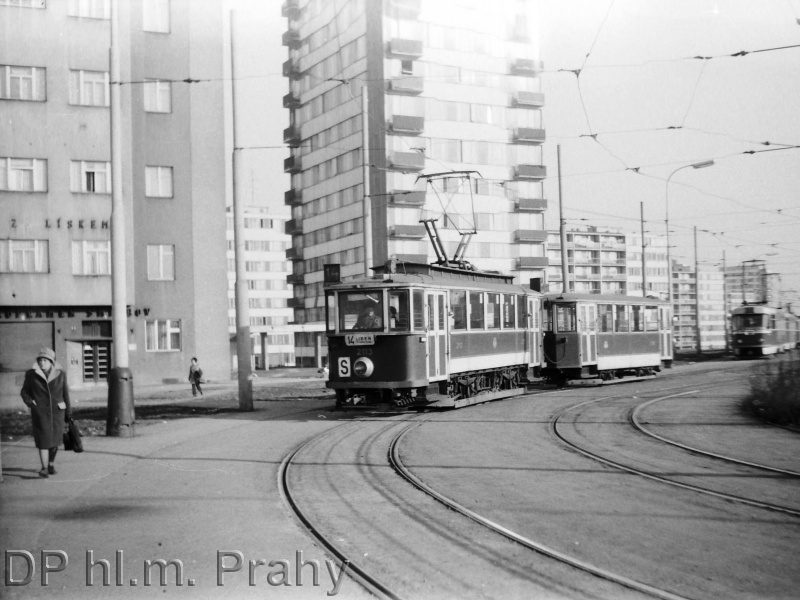 Tramvaje přestaly na Budějovickou zajíždět v roce 1974 po zprovoznění metra. Na Kačerov nejezdily tramvaje již od roku 1970.