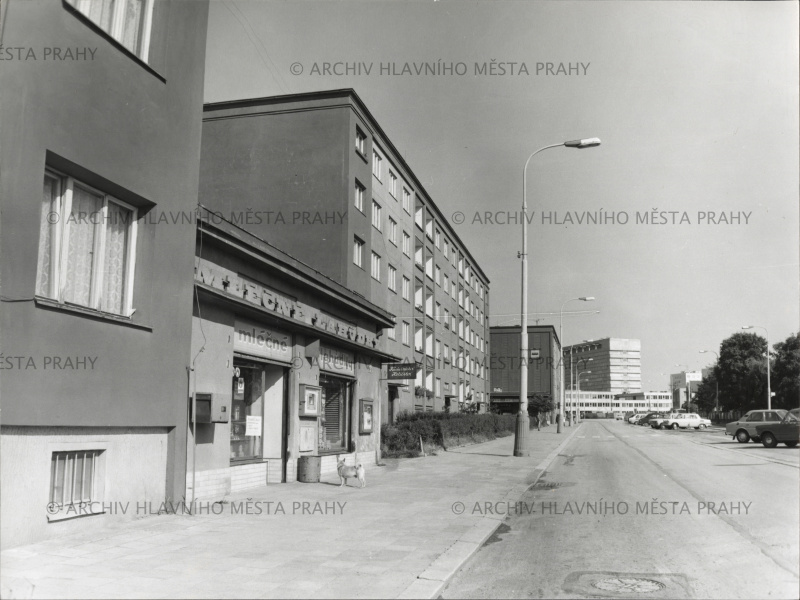 V letech 1957 až 1964 vyrostlo u Budějovické vůbec první panelové sídliště v Praze – sídliště Antala Staška. Pohled z ulice Antala Staška.