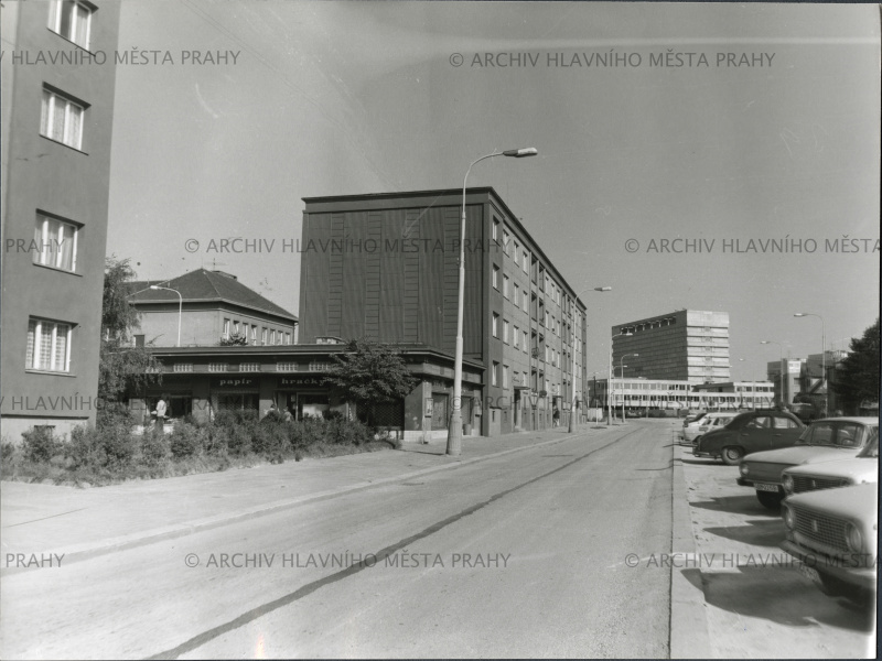 Hlavním architektem sídliště se stal Ing. arch. J. Pelc. Pohled z ulice Antala Staška.