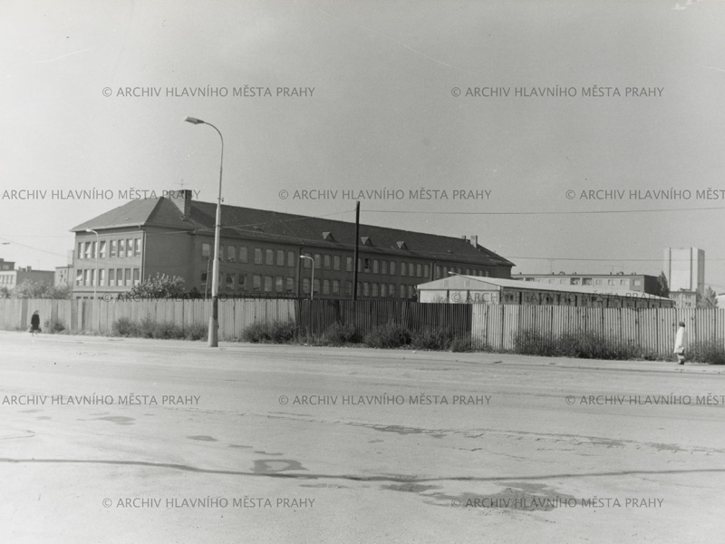 ZŠ Poláčkova byla otevřena 1. září 1961 pro děti ze sídliště Antala Staška. Původně měla škola 1259 žáků ve 34 třídách. Až v roce 1966 bylo zrušeno vyučování na směny.