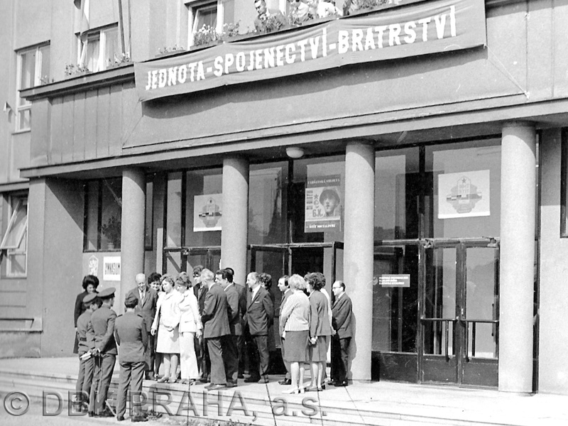 Gymnázium Budějovická bylo otevřeno v roce 1958 (tehdy jako 3. jedenáctiletá střední škola) na místě bývalé nouzové dělnické kolonie Na Kopečku.