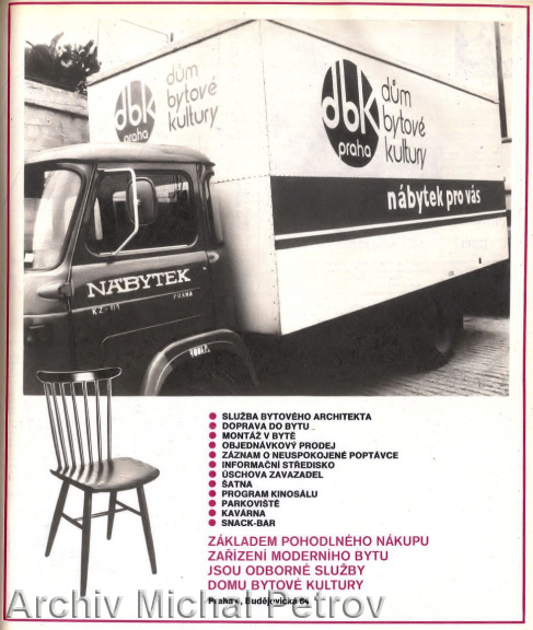 Reklamní nápisy na služebních aviích nebyly v 80. letech zdaleka tak běžné jako dnes. Autorem grafického návrhu byl J. Rathouský.