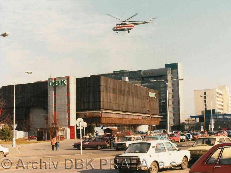 V roce 1997 bylo dostavěno dnešní 7. patro (tehdy označováno jako 10. patro).