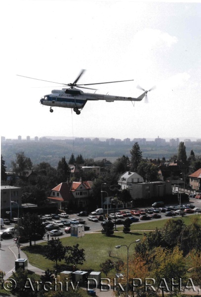 Letecký pohled na ulici Antala Staška z roku 1997, v této době ještě nestála budova Budějovické Aleje.